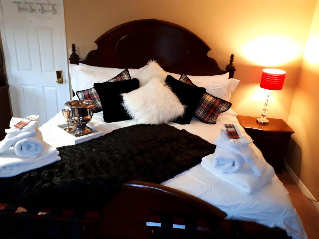 The Tartan House Bed & Breakfast Ajax Εξωτερικό φωτογραφία